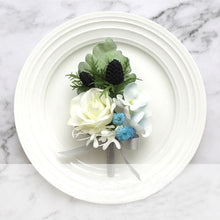 Load image into Gallery viewer, YO CHO wedding boutonniere -  flower world